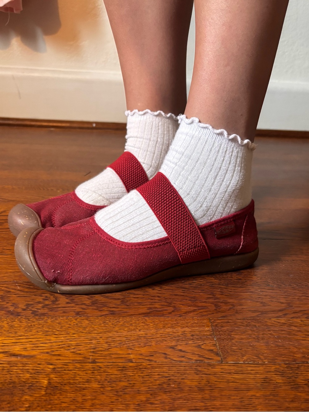 Keen Dahlia Red Canvas Mary Janes Size 9
